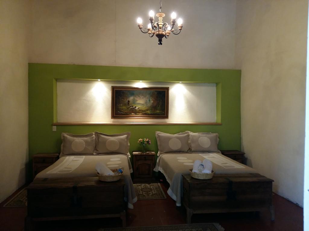 Casa Limonchelo Hotel B&B Морелия Екстериор снимка